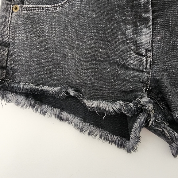 Nili Lotan Gray Frayed Denim Short Shorts 2 - Picture 3 of 7